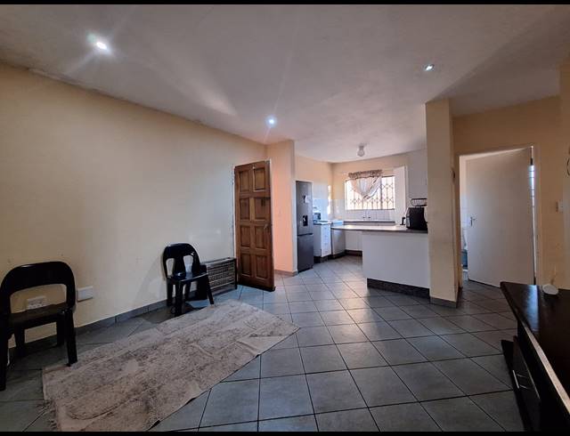 3 BEDROOM FLAT FOR SALE IN RENSBURG